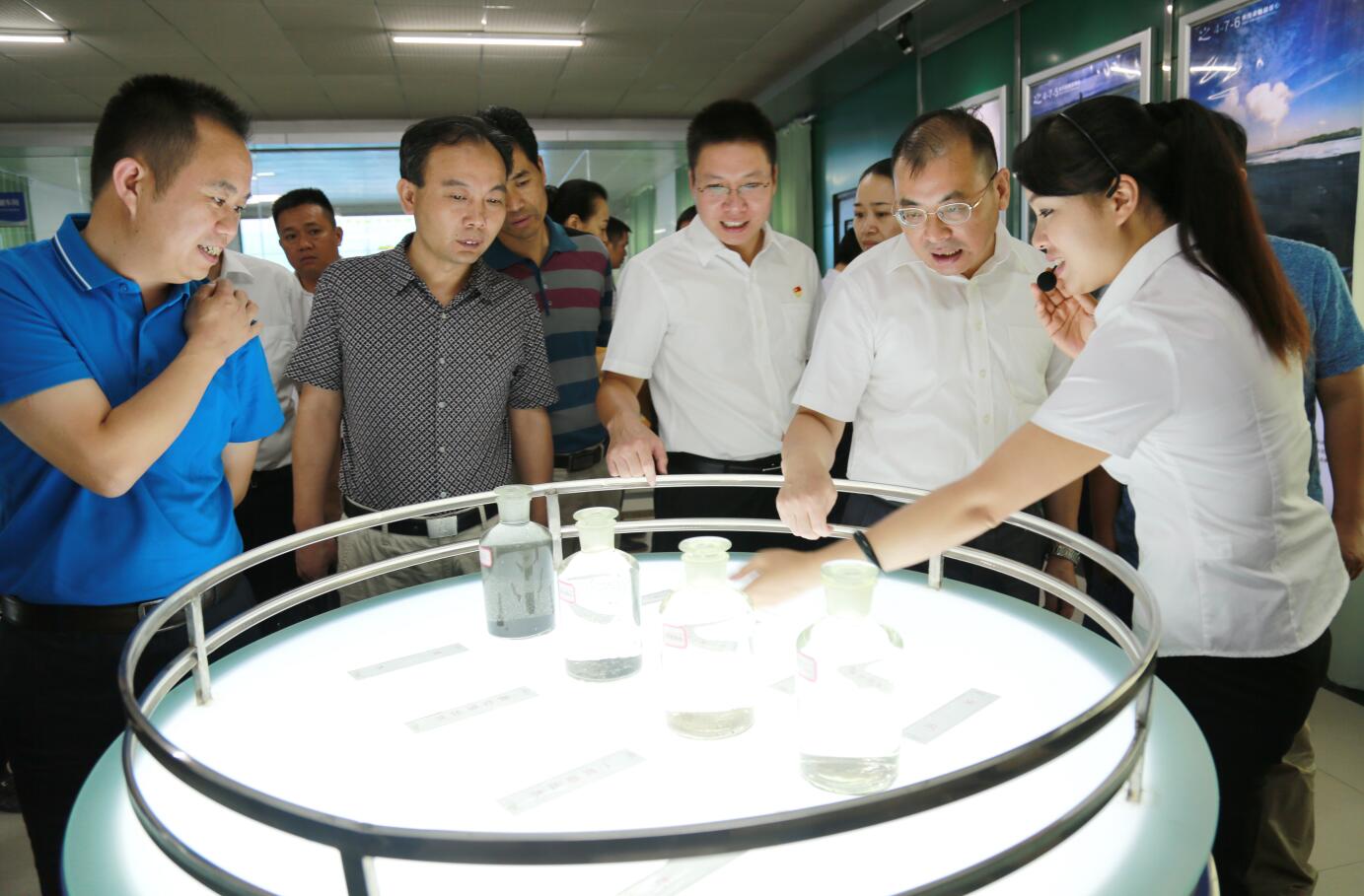 2016年9月，時任湖南省懷化市委常委、組織部部長，現(xiàn)任郴州市市委常委、組織部部長江波蒞臨公司視察.JPG