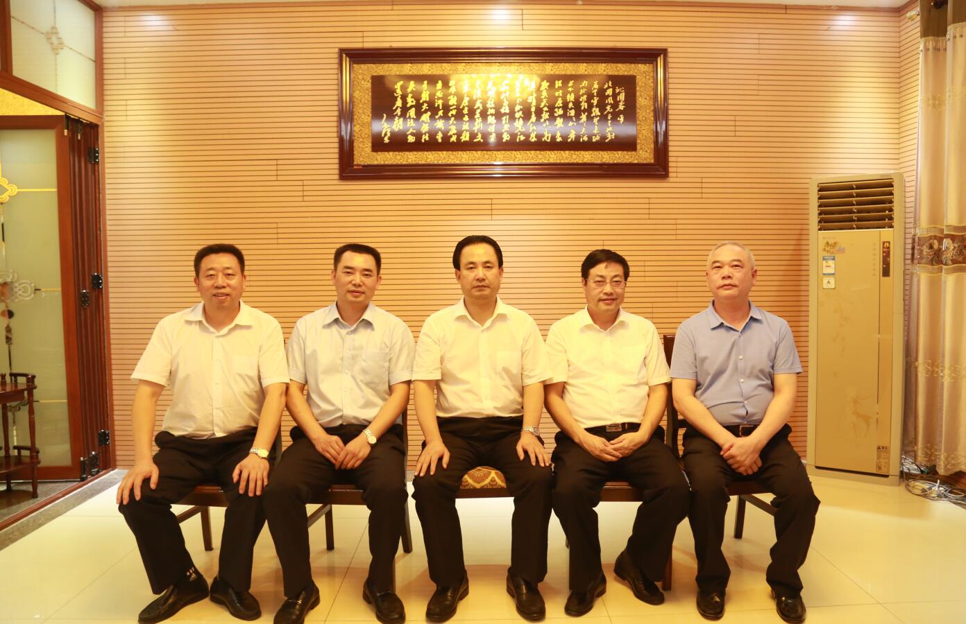 2016年9月，時任市委常務(wù)副市長楊親鵬等領(lǐng)導(dǎo)蒞臨公司指導(dǎo).JPG