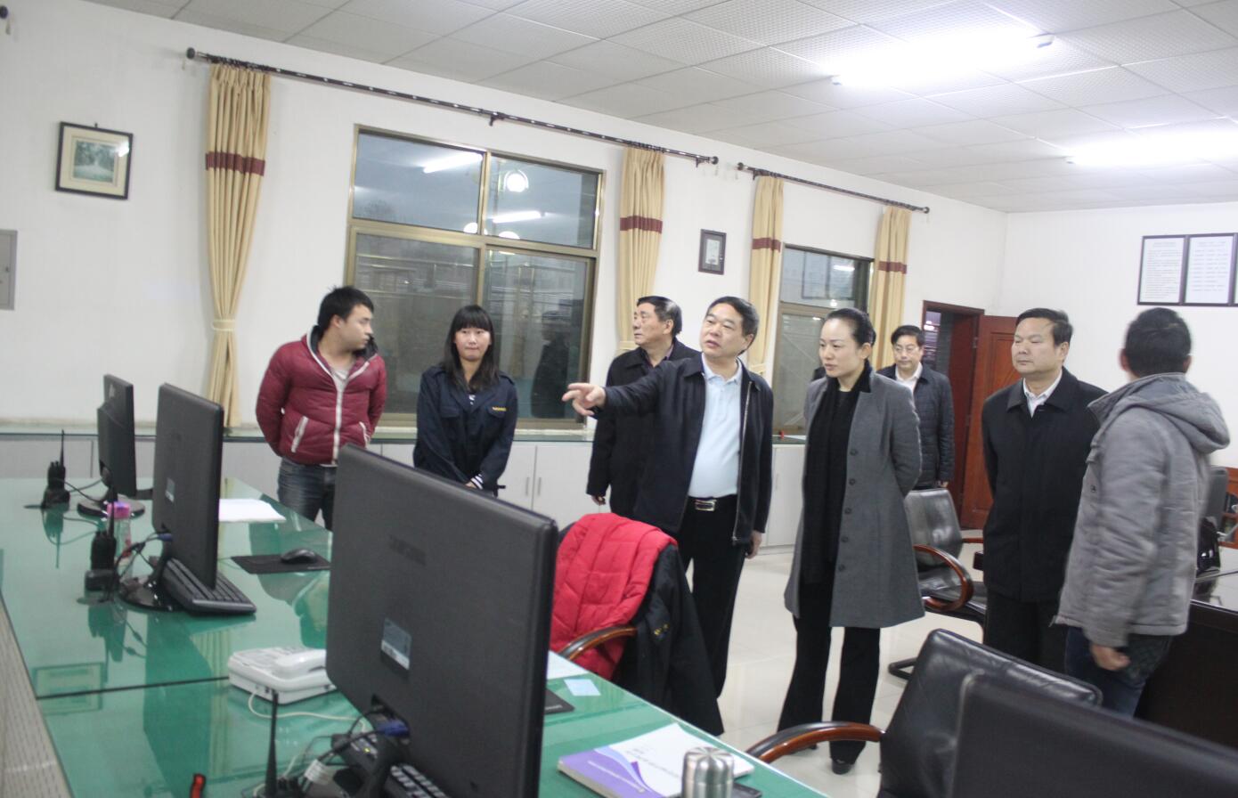 2014年1月，時任懷化市市長李暉蒞臨公司調(diào)研.JPG